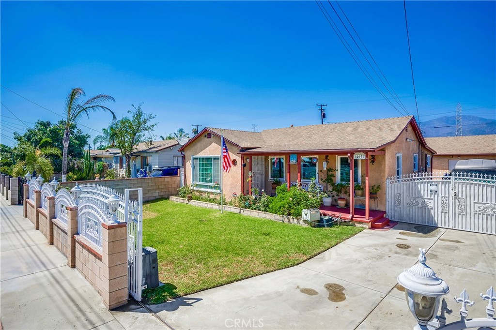 Photo 1 of 36 of 14637 California Avenue house