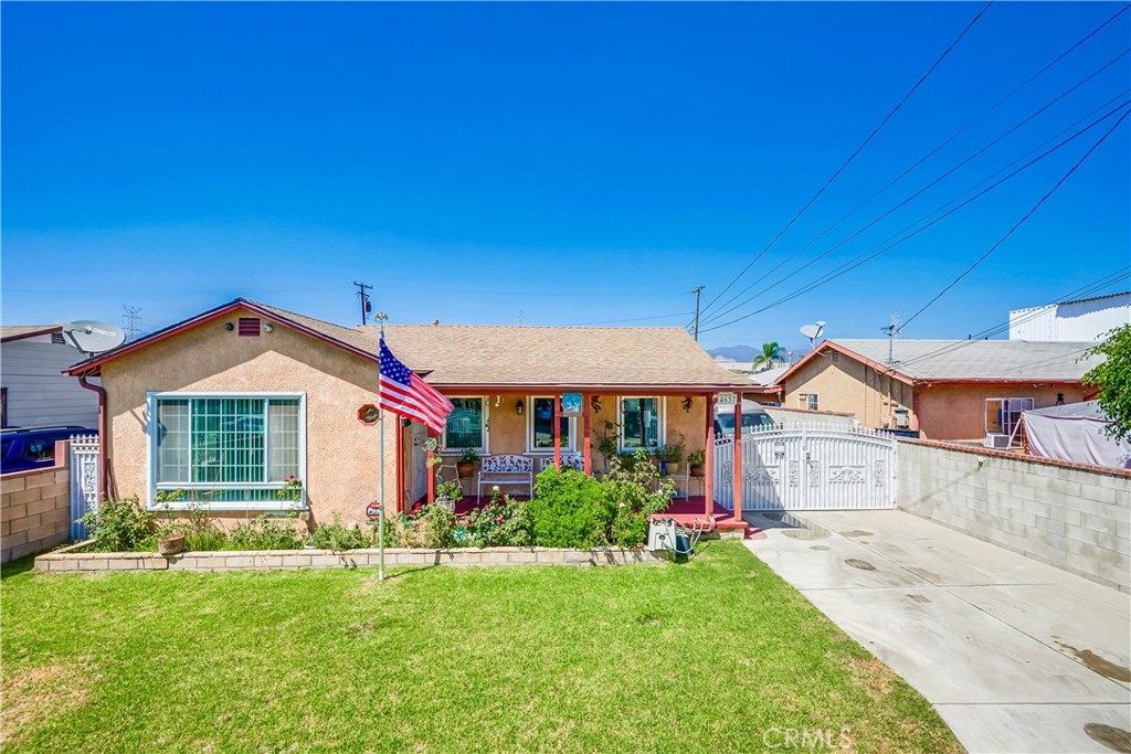 Photo 4 of 36 of 14637 California Avenue house