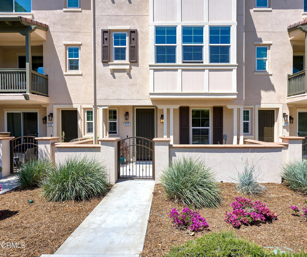 Photo 3 of 43 of 602 Pioneer Street townhome