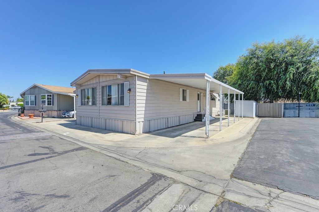 Photo 4 of 33 of 12400 Cypress Ave. 161 mobile home