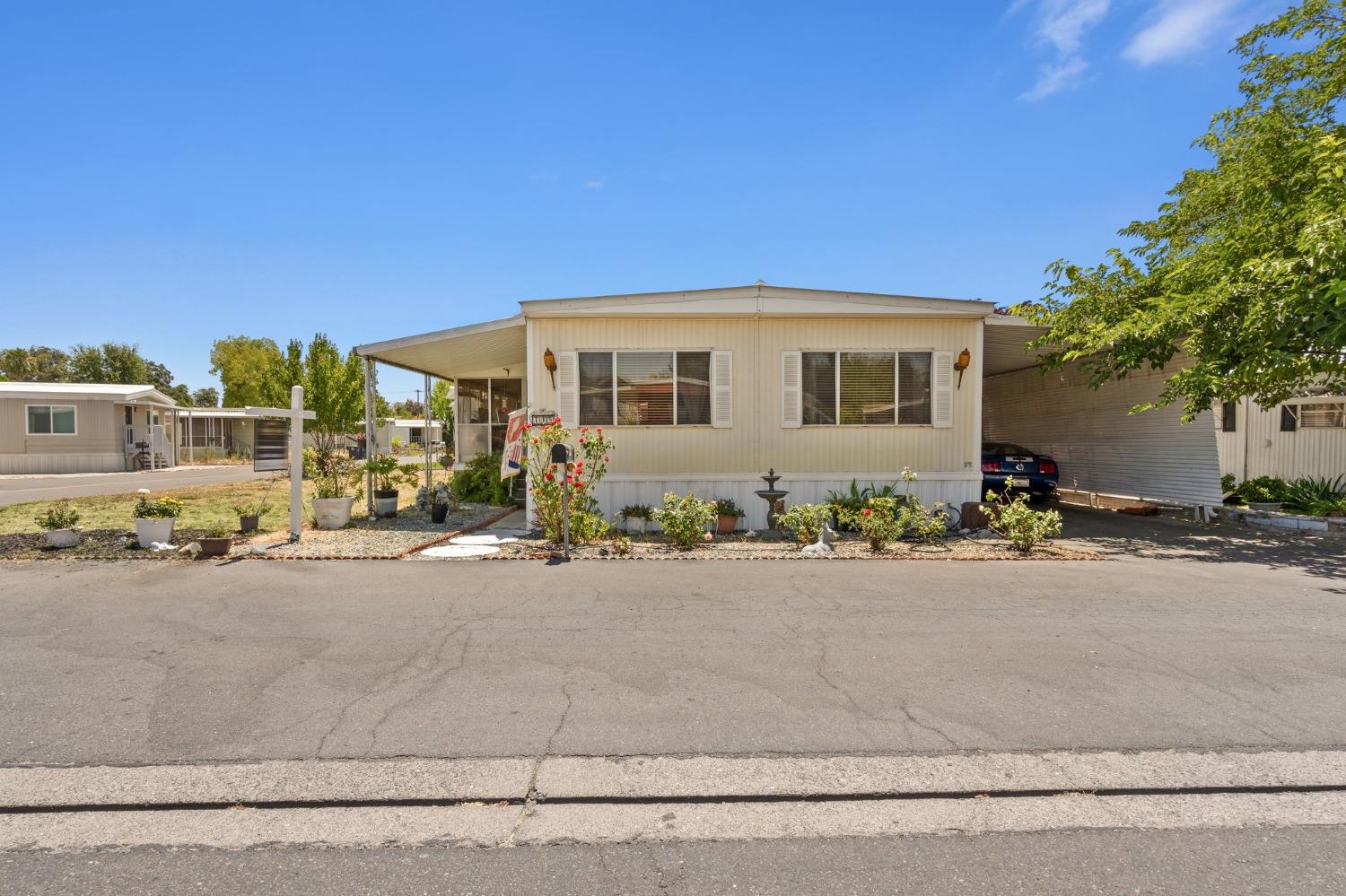 Photo 1 of 33 of 149 Chabot mobile home