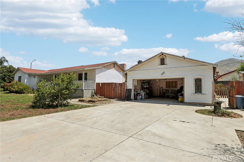 Photo 4 of 42 of 23831 Pepper Tree Lane house