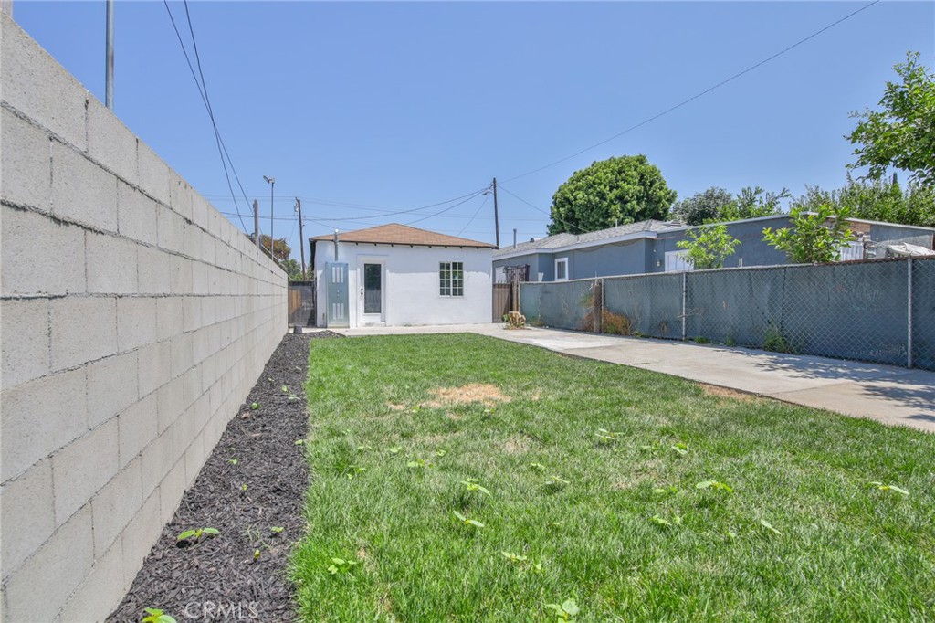 Photo 22 of 35 of 2546 E El Segundo Boulevard house