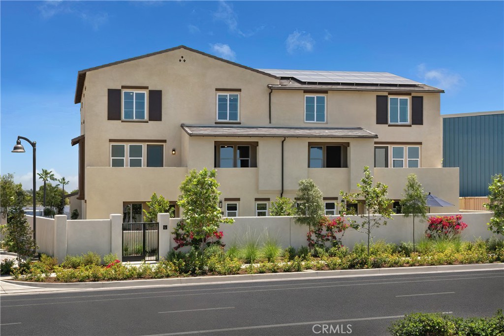 Photo 1 of 23 of 1804 W Sycamore Drive townhome