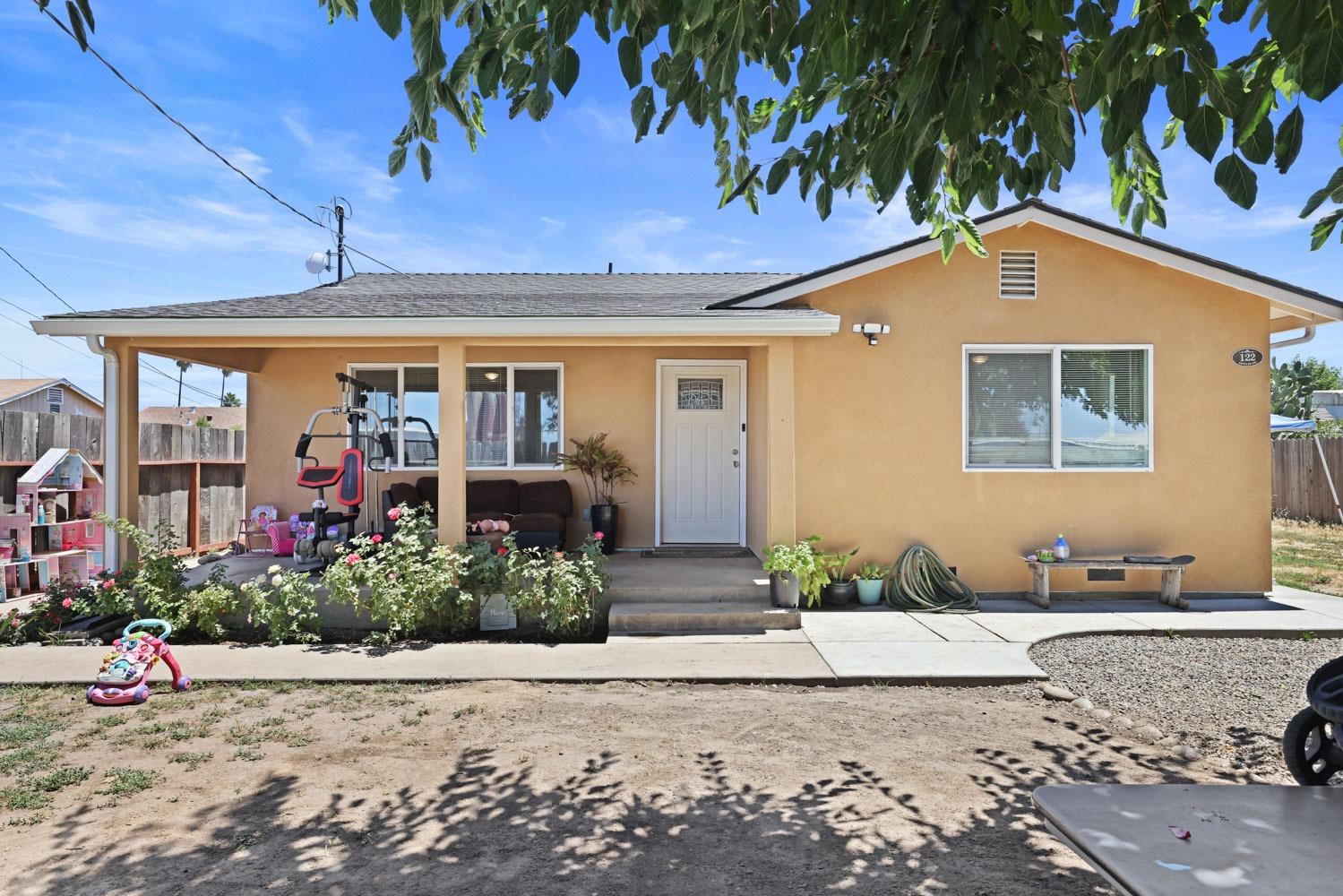 Photo 4 of 48 of 122 Santa Fe Avenue house