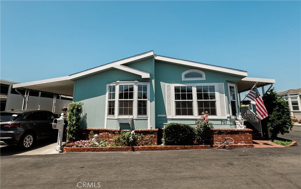 Photo 1 of 26 of 701 Catalpa Lane mobile home