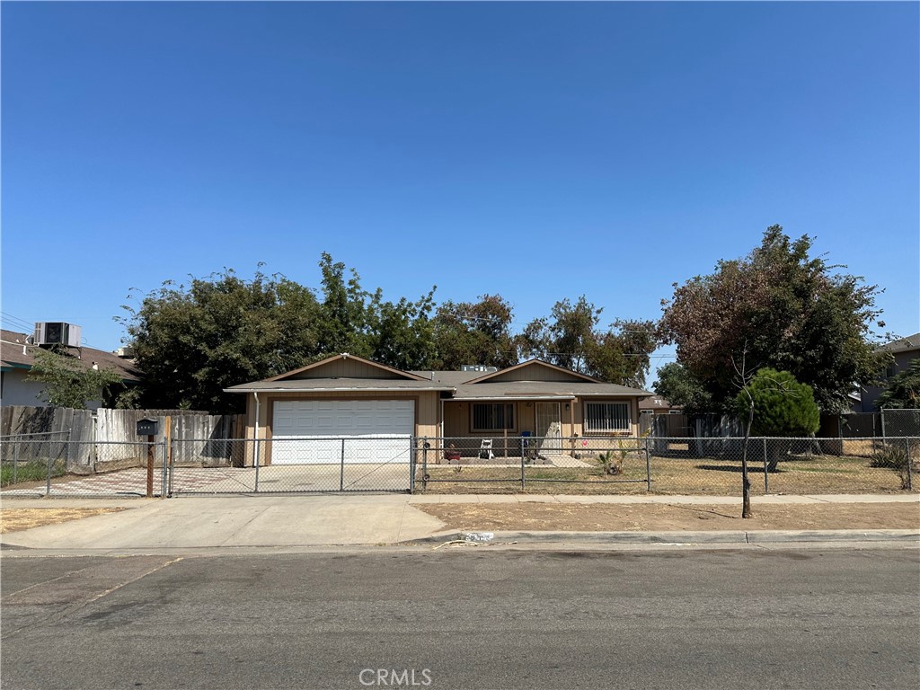 Photo 1 of 32 of 219 E Stanislaus Street house