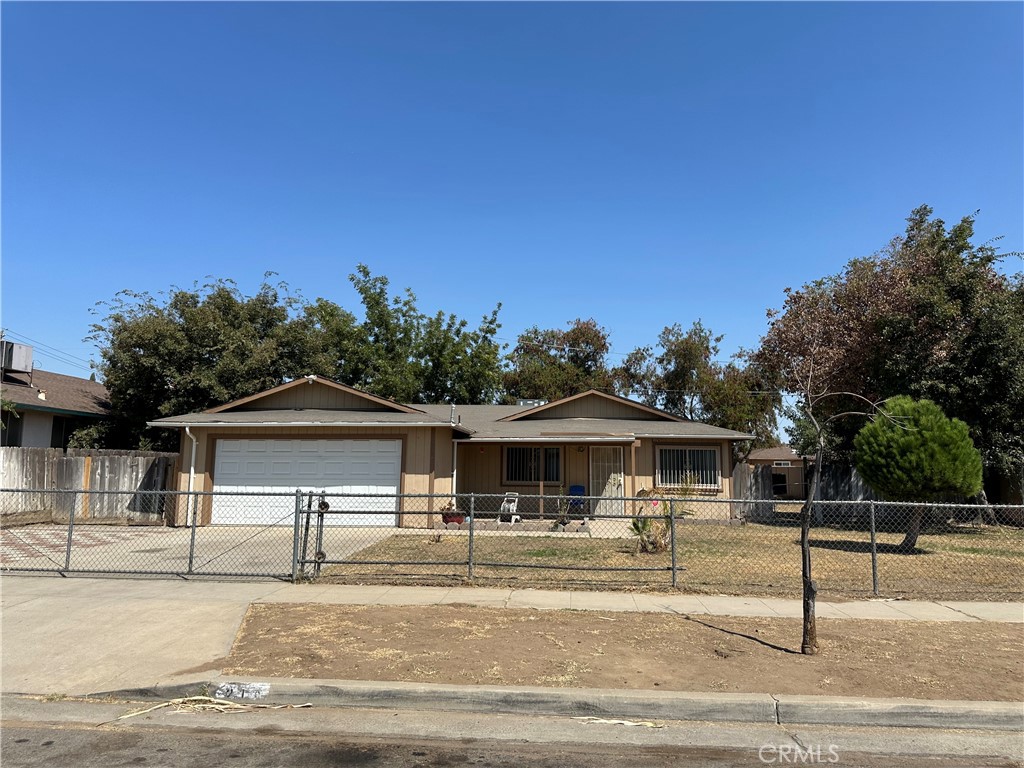 Photo 3 of 32 of 219 E Stanislaus Street house