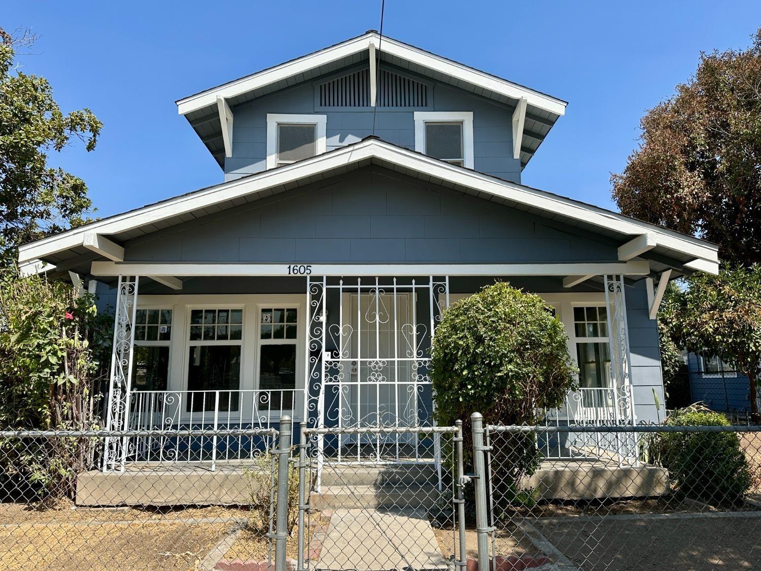 Photo 1 of 21 of 1605 E Hedges Avenue house