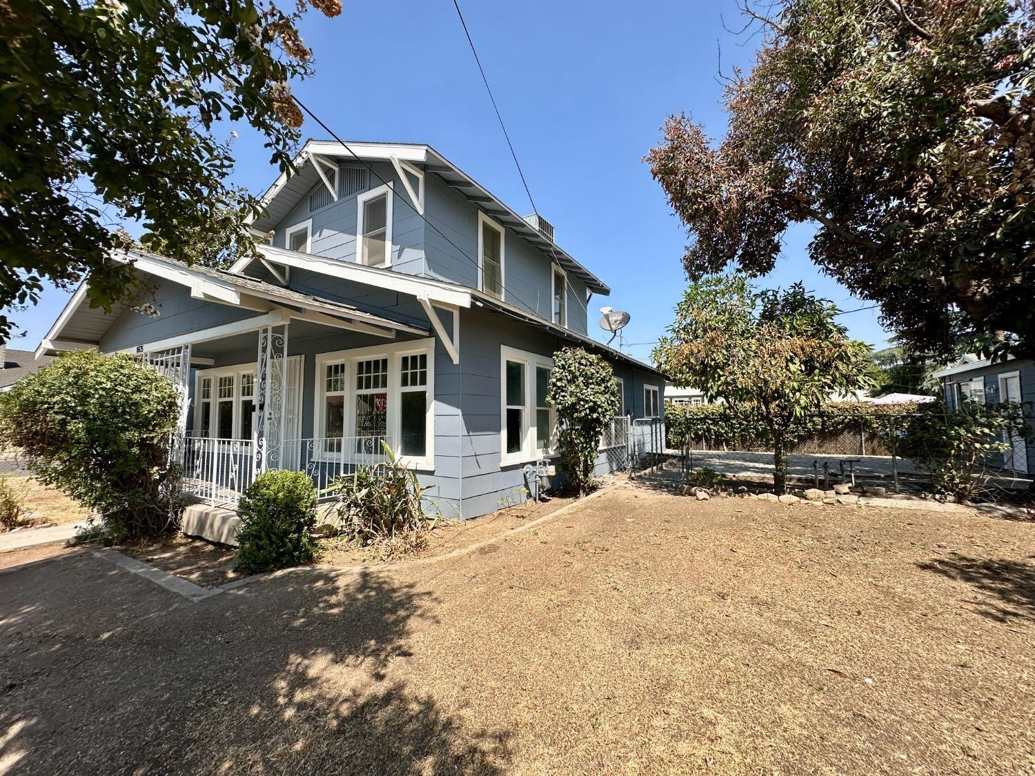 Photo 2 of 21 of 1605 E Hedges Avenue house