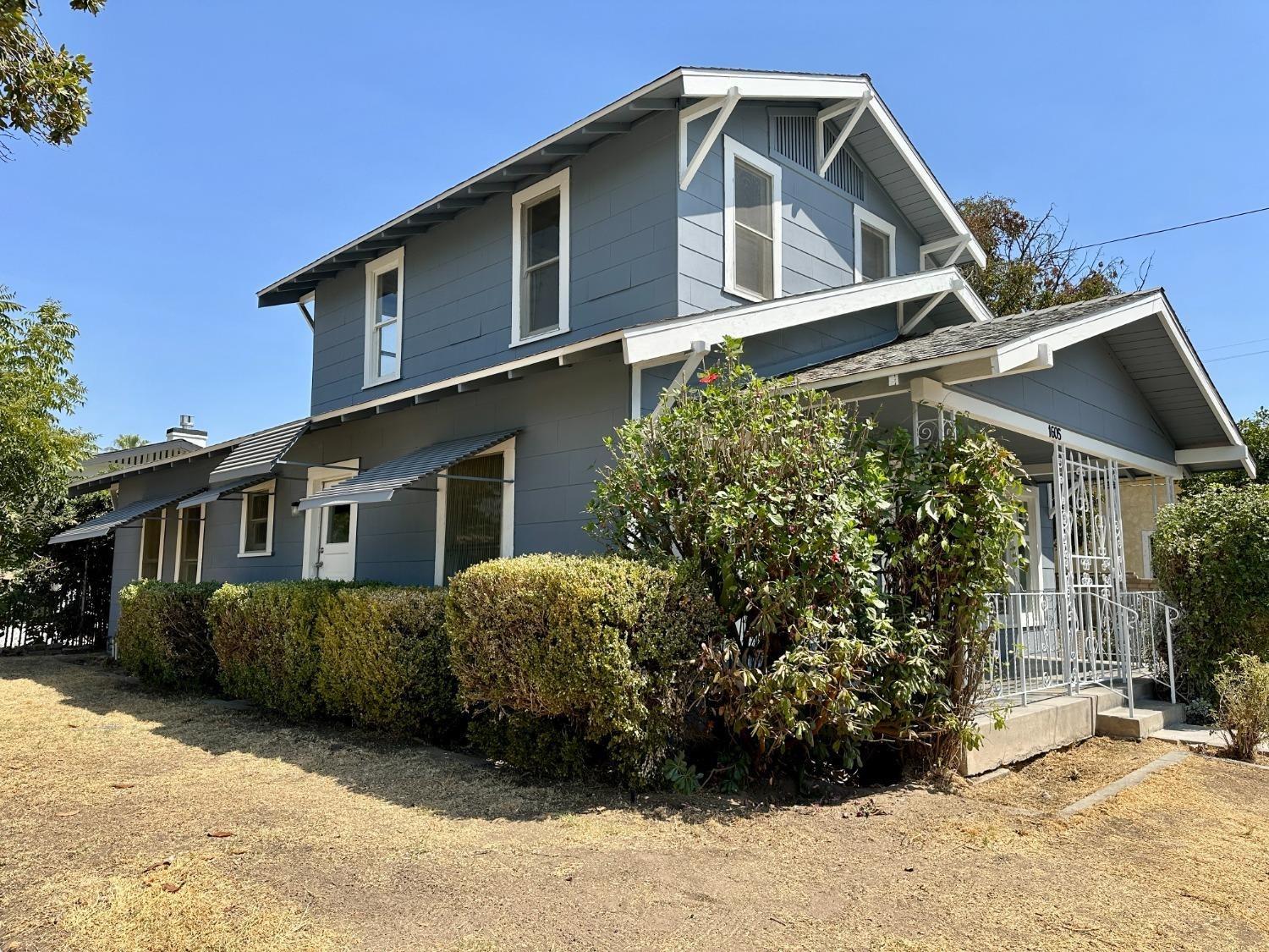 Photo 3 of 21 of 1605 E Hedges Avenue house