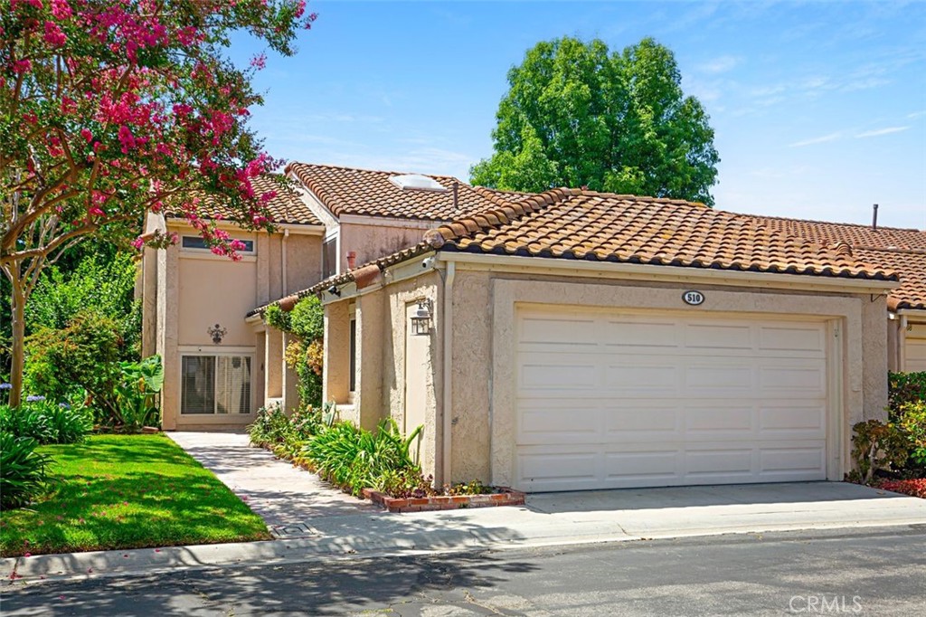 Photo 1 of 34 of 510 Riviera Court townhome