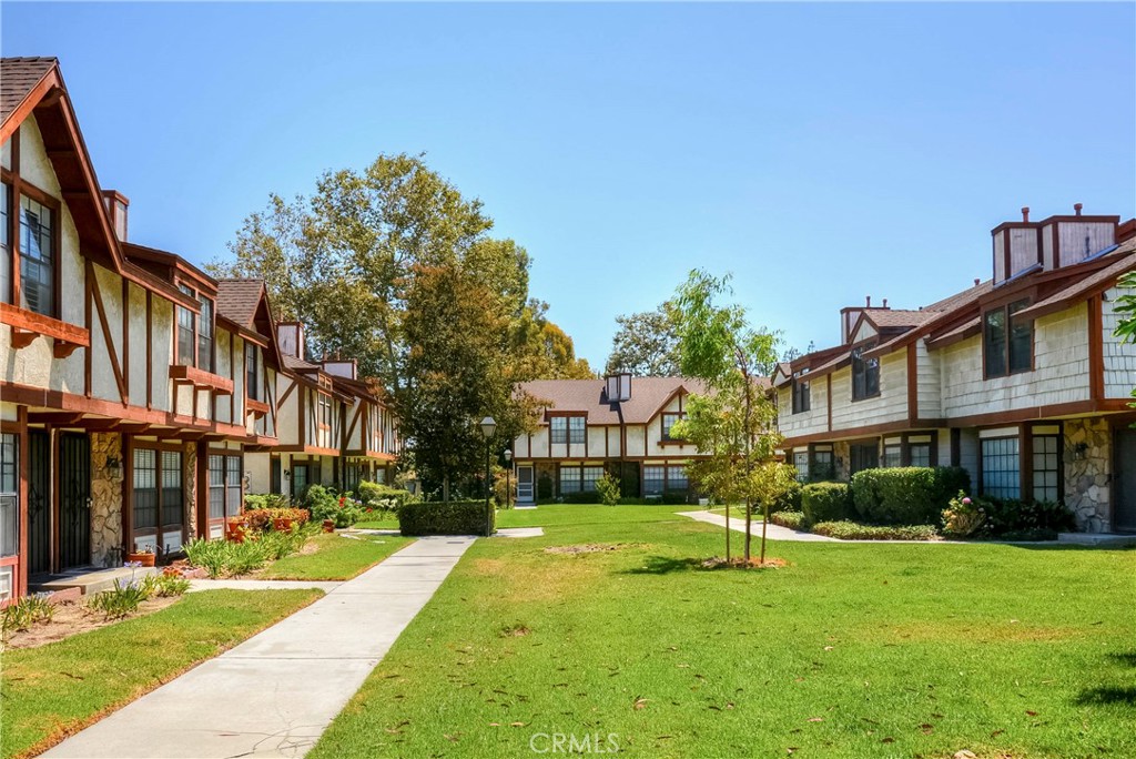 Photo 3 of 34 of 1135 S Paula Drive townhome