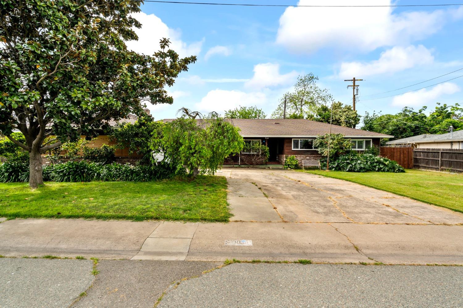 Photo 3 of 37 of 710 Myrtle Avenue house