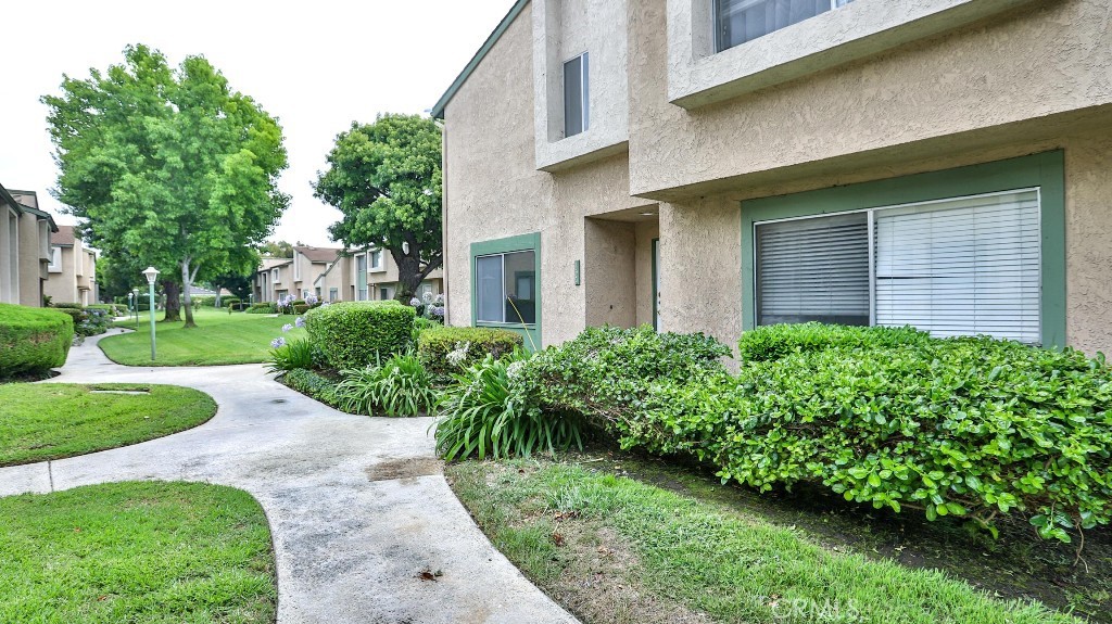 Photo 11 of 58 of 13944 Magnolia Street condo