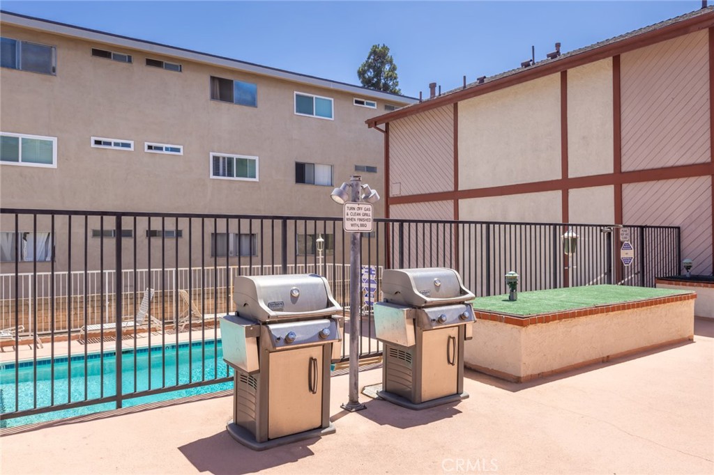 Photo 36 of 42 of 2509 W Redondo Beach Boulevard 16 townhome