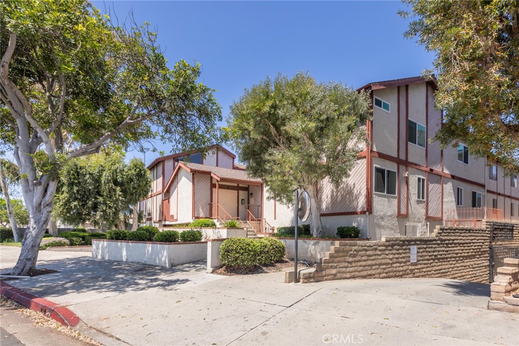 Photo 39 of 42 of 2509 W Redondo Beach Boulevard 16 townhome