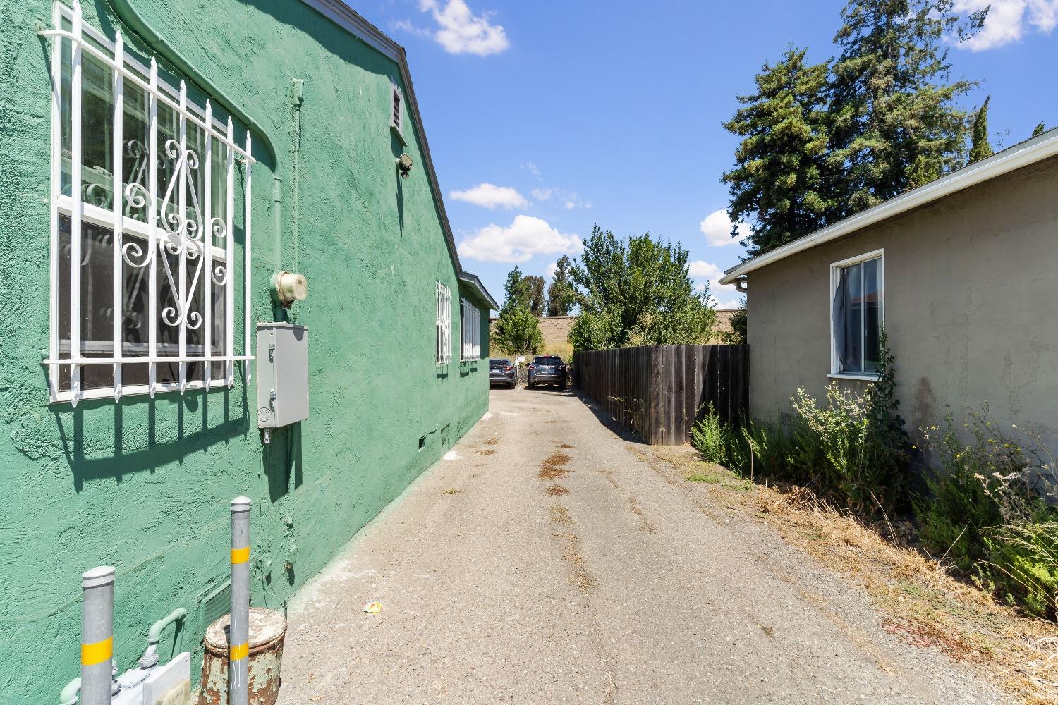 Photo 59 of 86 of 910 E Lewelling Boulevard house