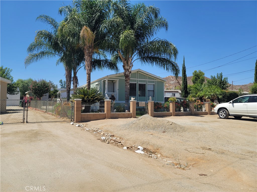 Photo 4 of 36 of 26345 Cortrite Avenue house