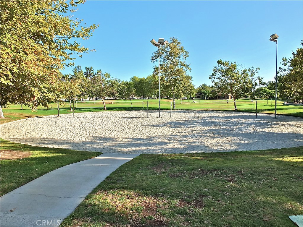 Photo 23 of 29 of 35 Butterfield condo