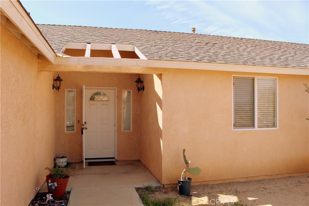 Photo 2 of 13 of 61791 Alta Mesa Drive house