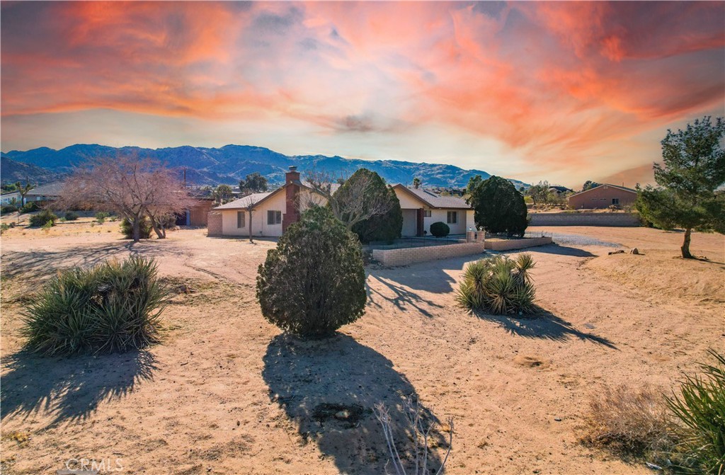 Photo 3 of 41 of 61415 Alta Loma Drive house