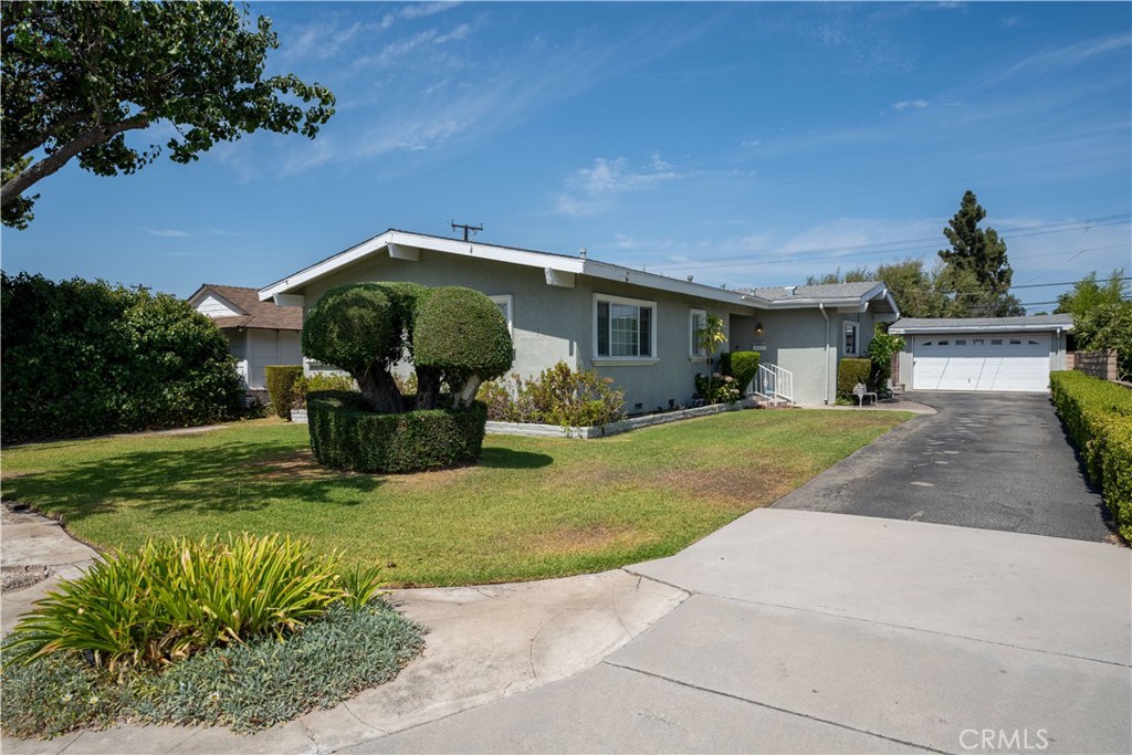 Photo 1 of 28 of 14733 Biola Avenue house