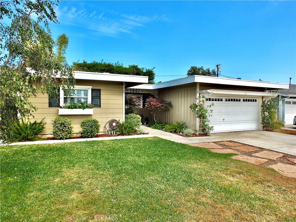 Photo 1 of 37 of 1947 Stevely Avenue house