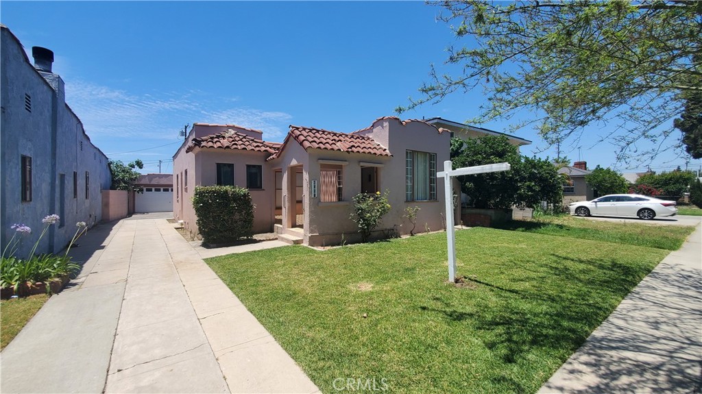 Photo 2 of 10 of 6545 Gaviota Avenue house