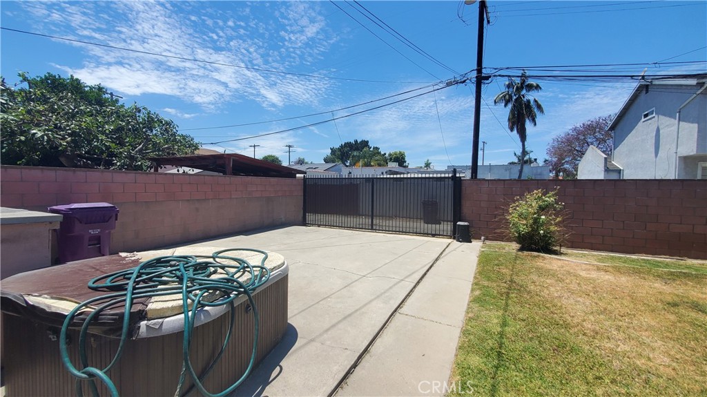 Photo 8 of 10 of 6545 Gaviota Avenue house