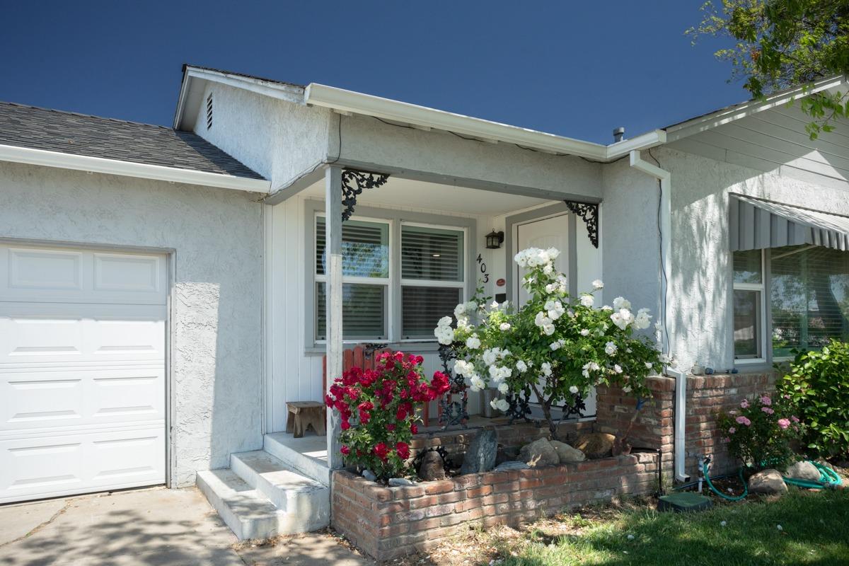 Photo 6 of 45 of 403 E 17th Street house