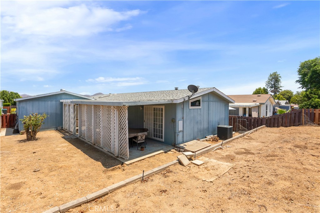 Photo 18 of 24 of 27250 Murrieta Road 5 mobile home