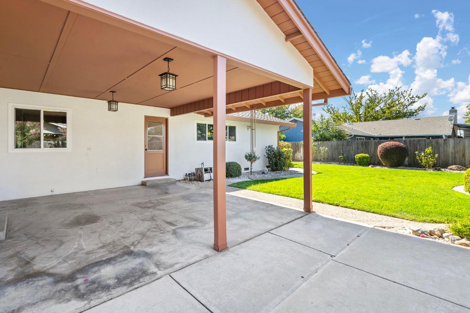 Photo 34 of 46 of 1420 Buttonwillow Drive house