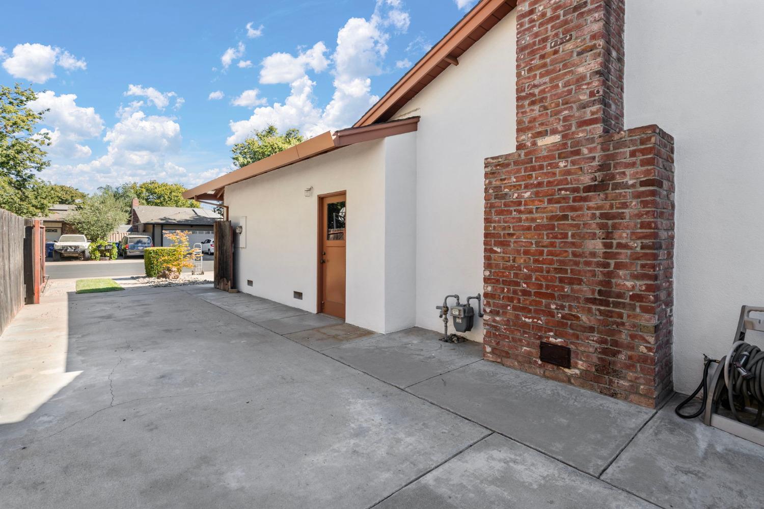 Photo 35 of 46 of 1420 Buttonwillow Drive house