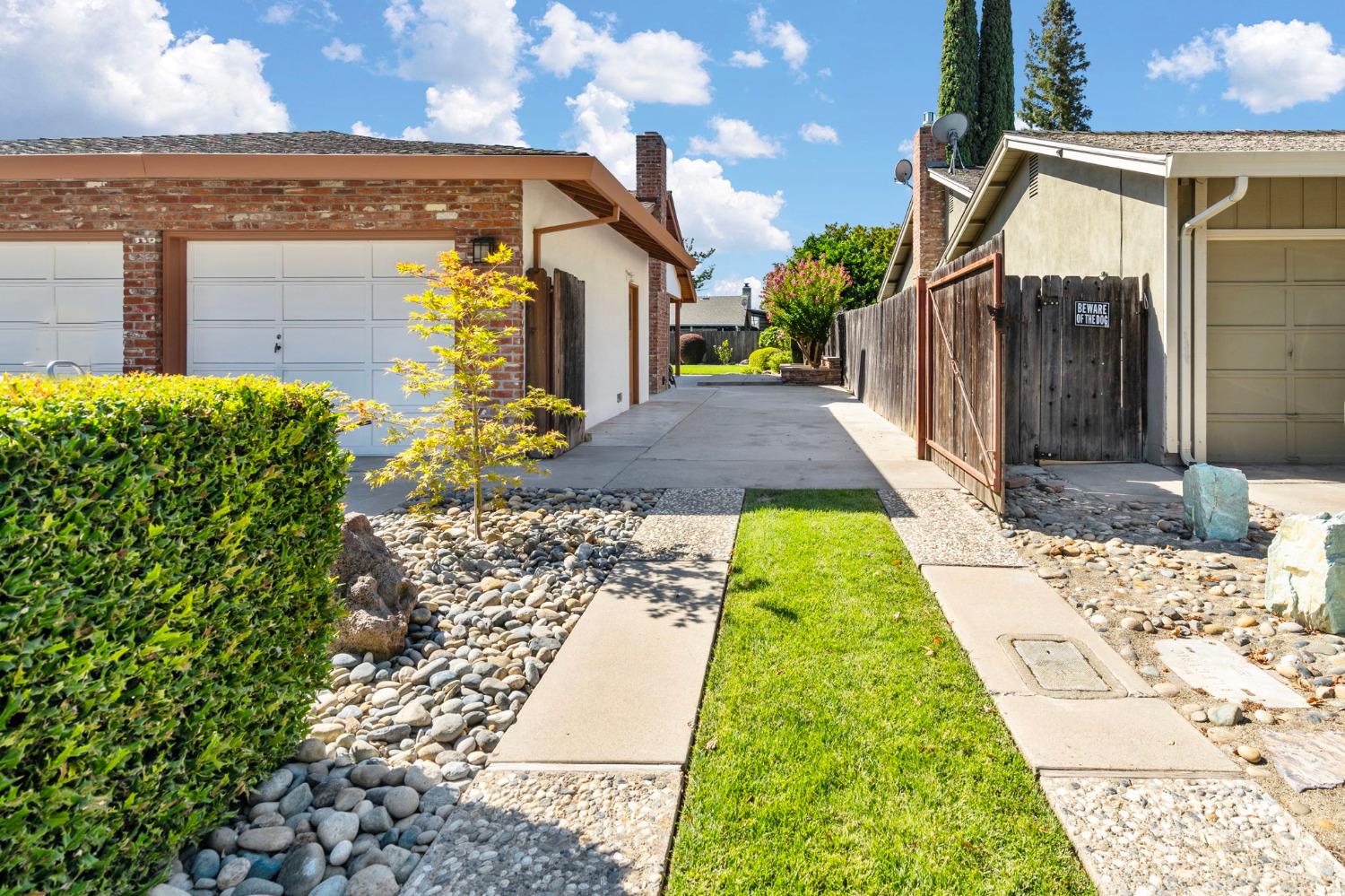 Photo 36 of 46 of 1420 Buttonwillow Drive house