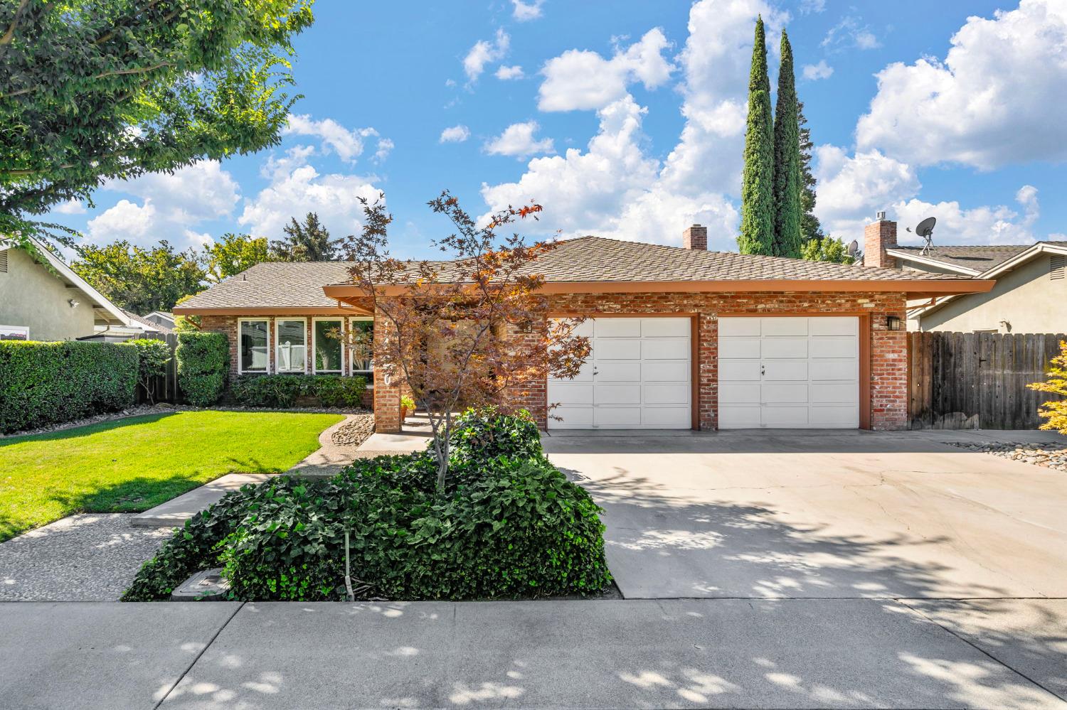 Photo 4 of 46 of 1420 Buttonwillow Drive house