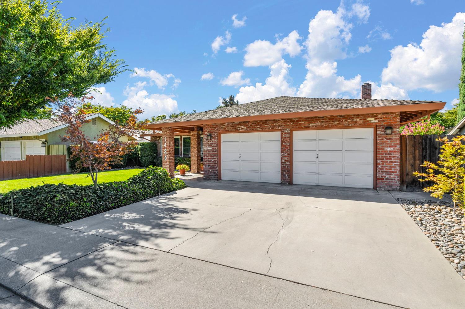 Photo 5 of 46 of 1420 Buttonwillow Drive house