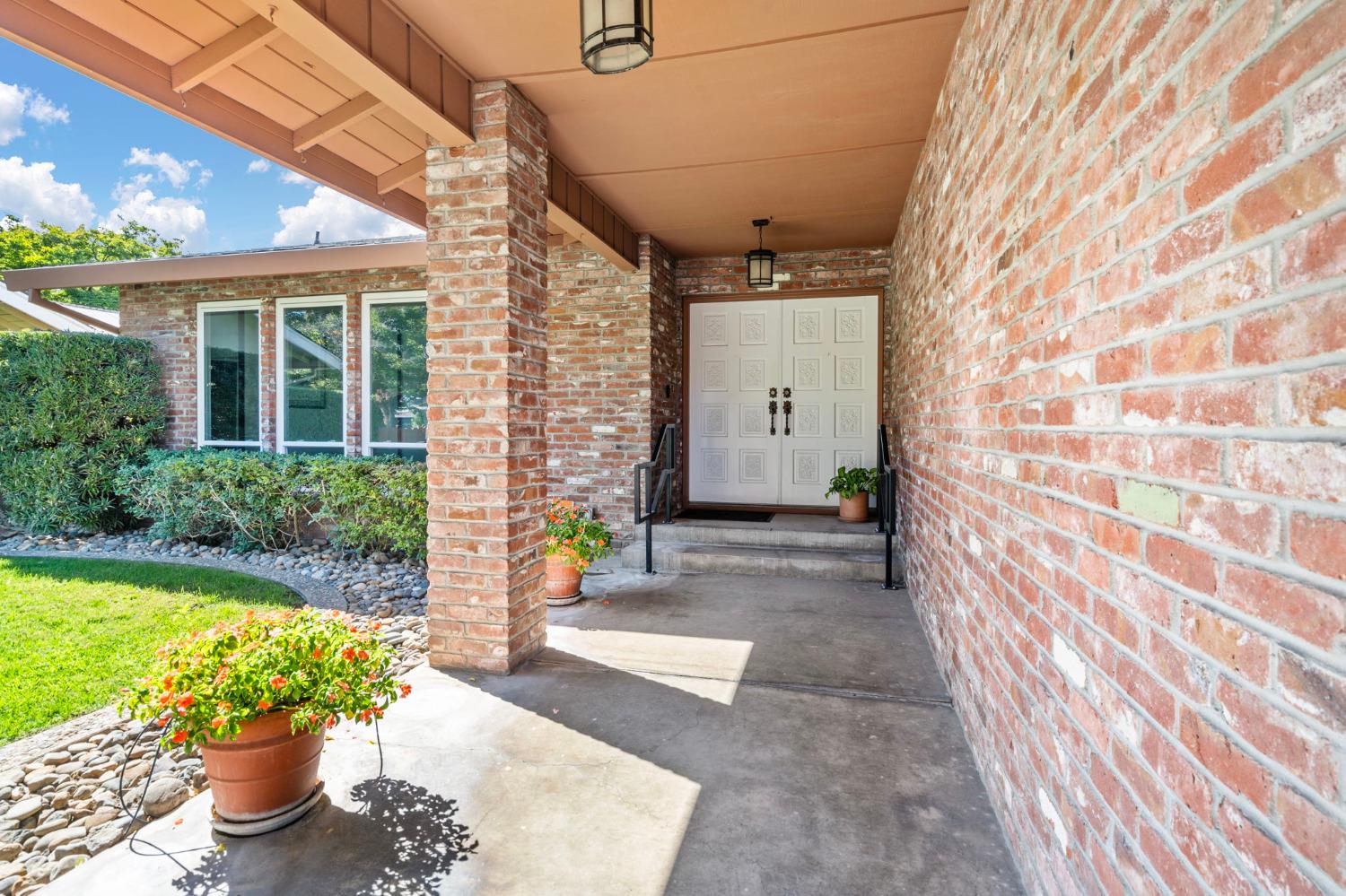 Photo 6 of 46 of 1420 Buttonwillow Drive house