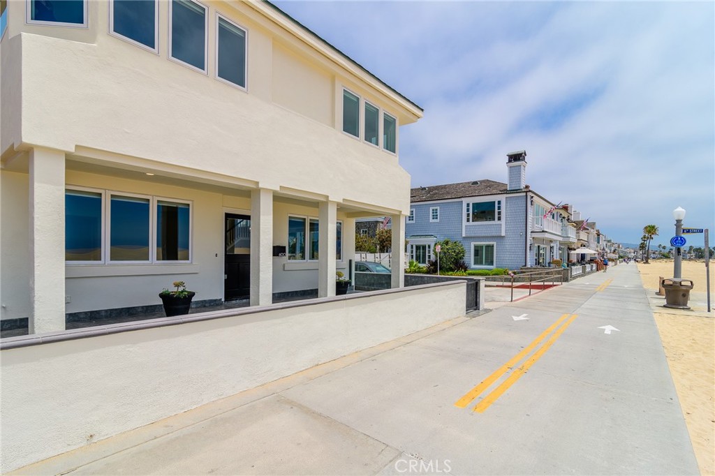 Photo 5 of 56 of 600 W Oceanfront house