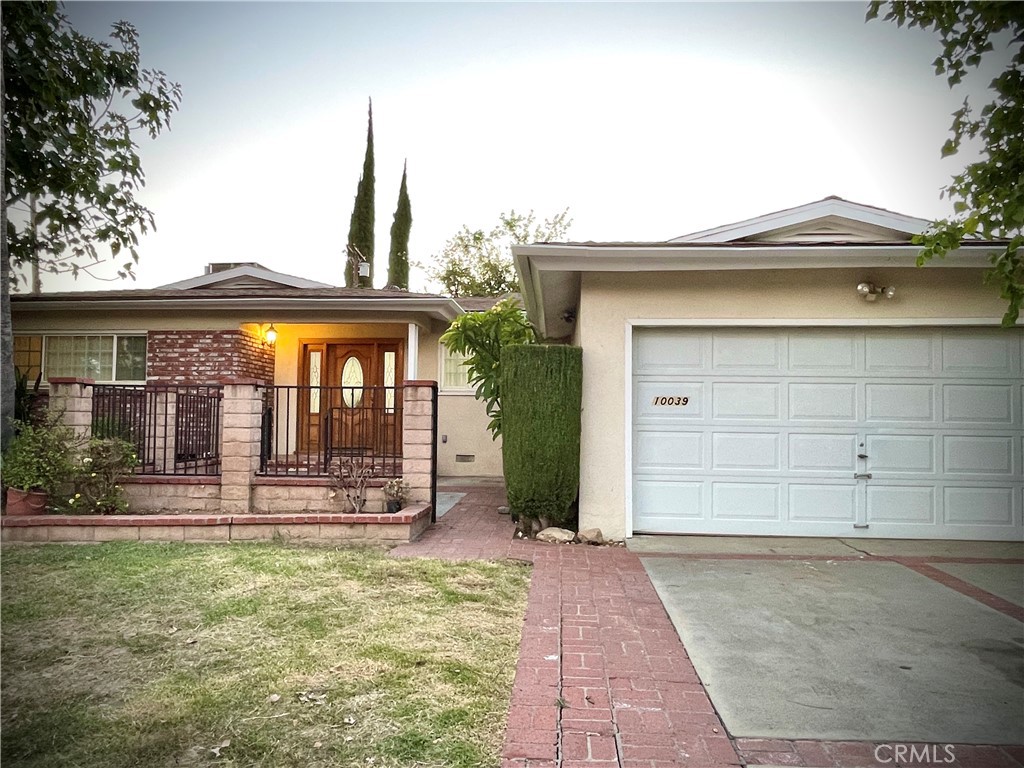 Photo 3 of 29 of 10039 Gaviota Avenue house