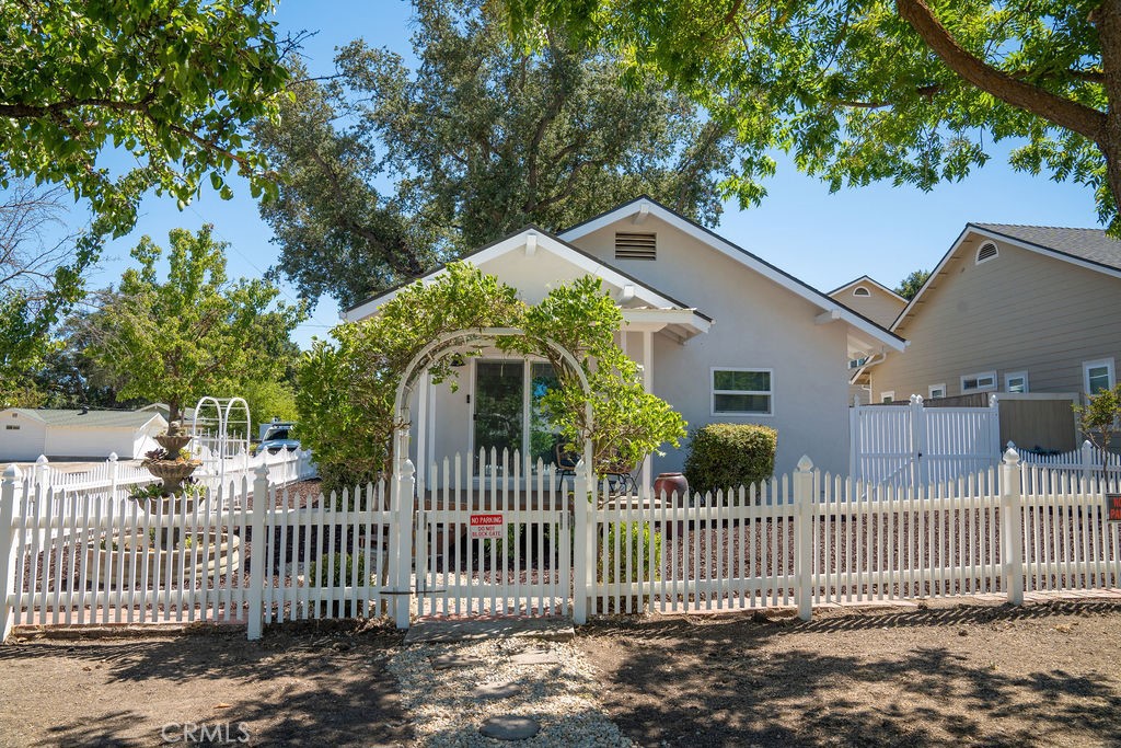 Photo 2 of 19 of 246 16th Street house