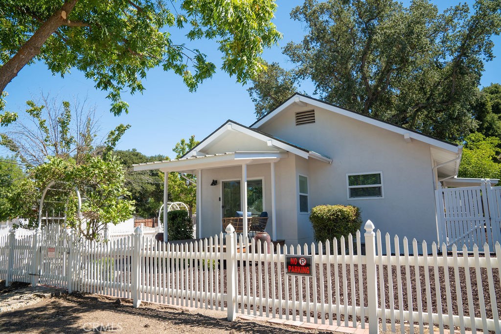 Photo 4 of 19 of 246 16th Street house