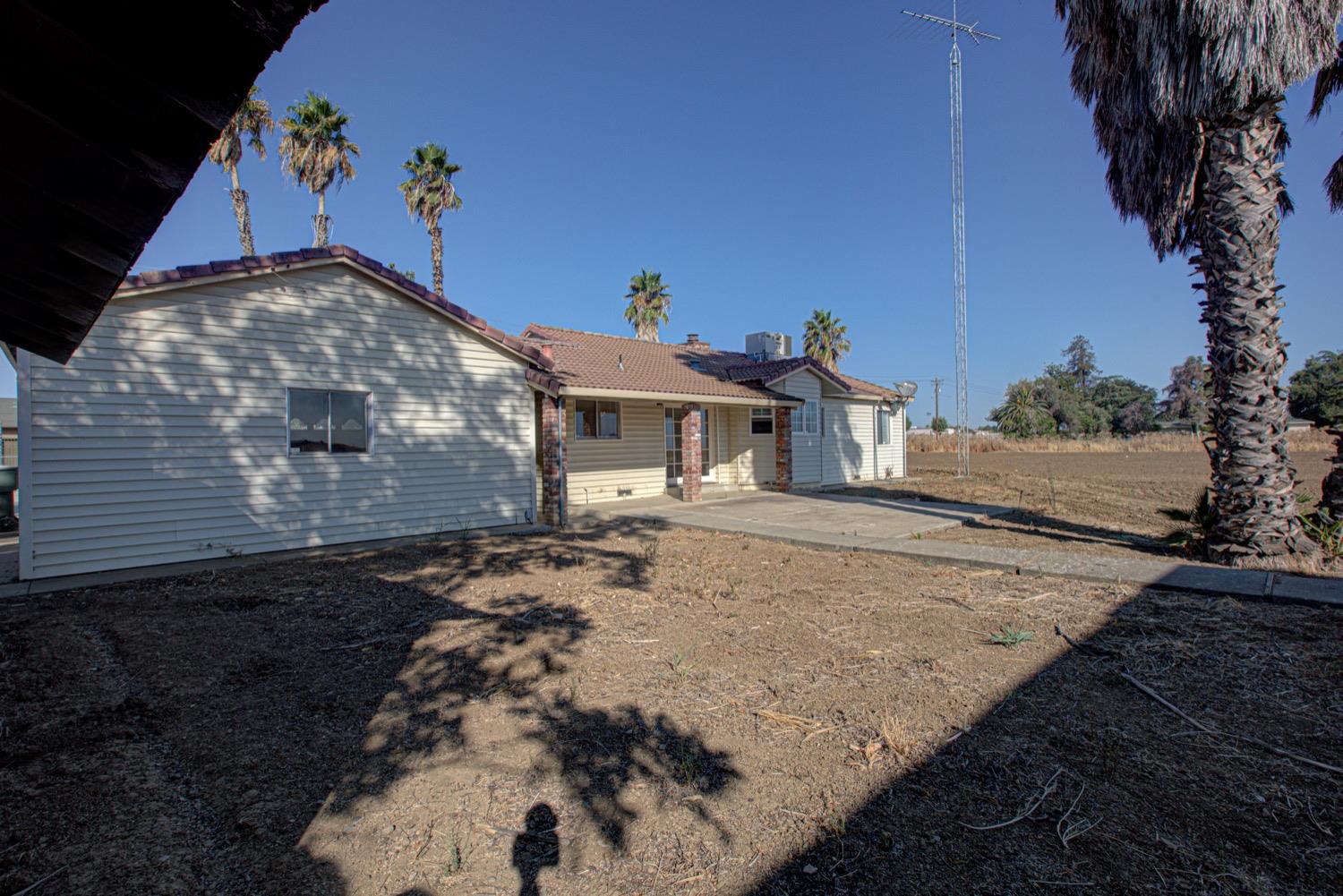 Photo 11 of 41 of 670 N 1st Street house