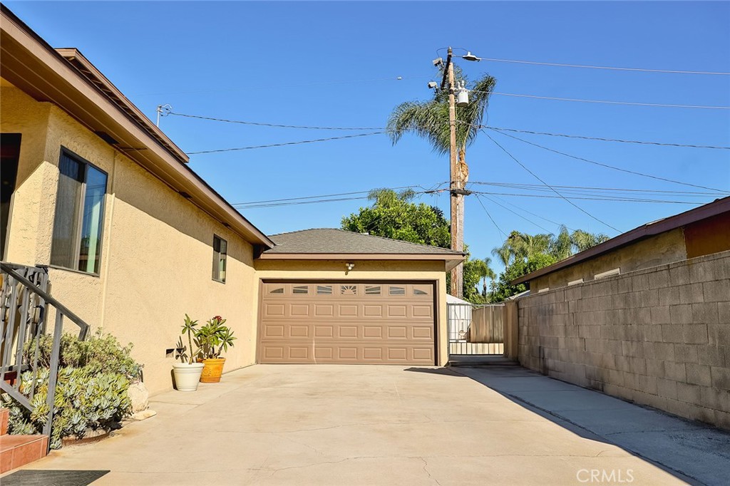 Photo 6 of 43 of 4136 Sandoval Avenue house