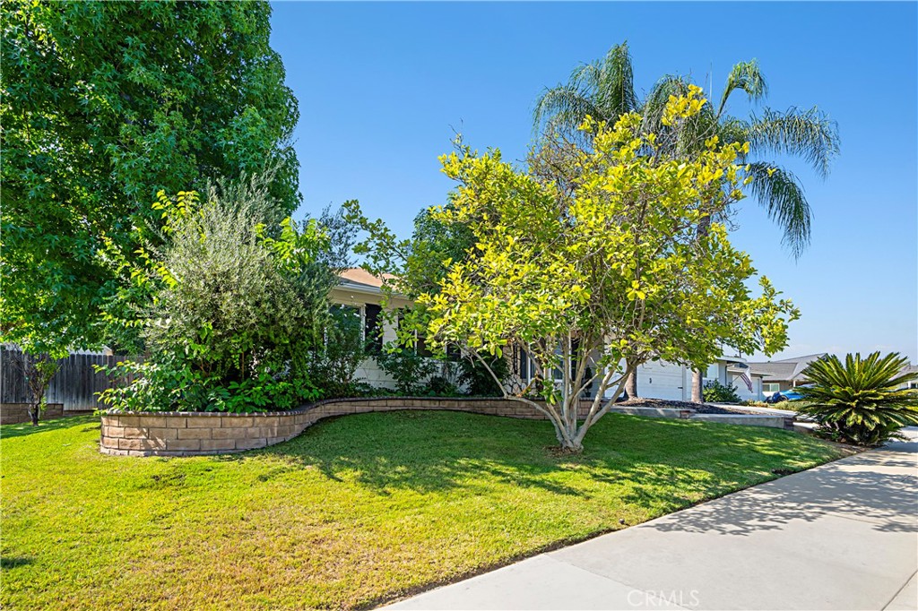 Photo 3 of 40 of 838 Banyan Drive house