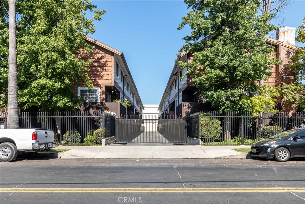 Photo 15 of 43 of 7115 Etiwanda Avenue 5 townhome