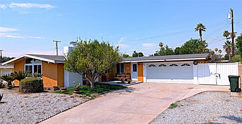 Photo 1 of 1 of 1264 N Eucalyptus Avenue house