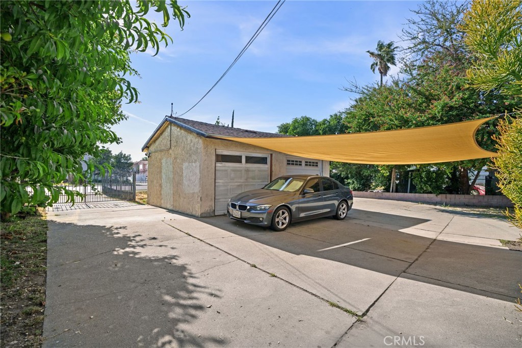 Photo 4 of 42 of 1005 S Riverside Avenue house