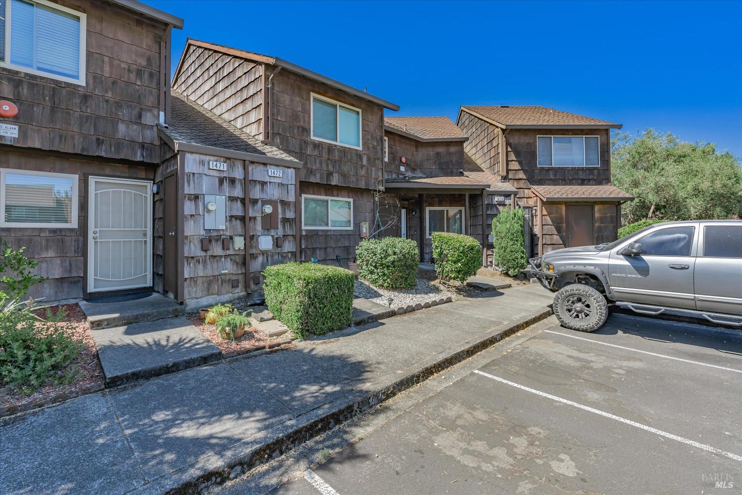 Photo 2 of 41 of 1473 Parkway Drive townhome