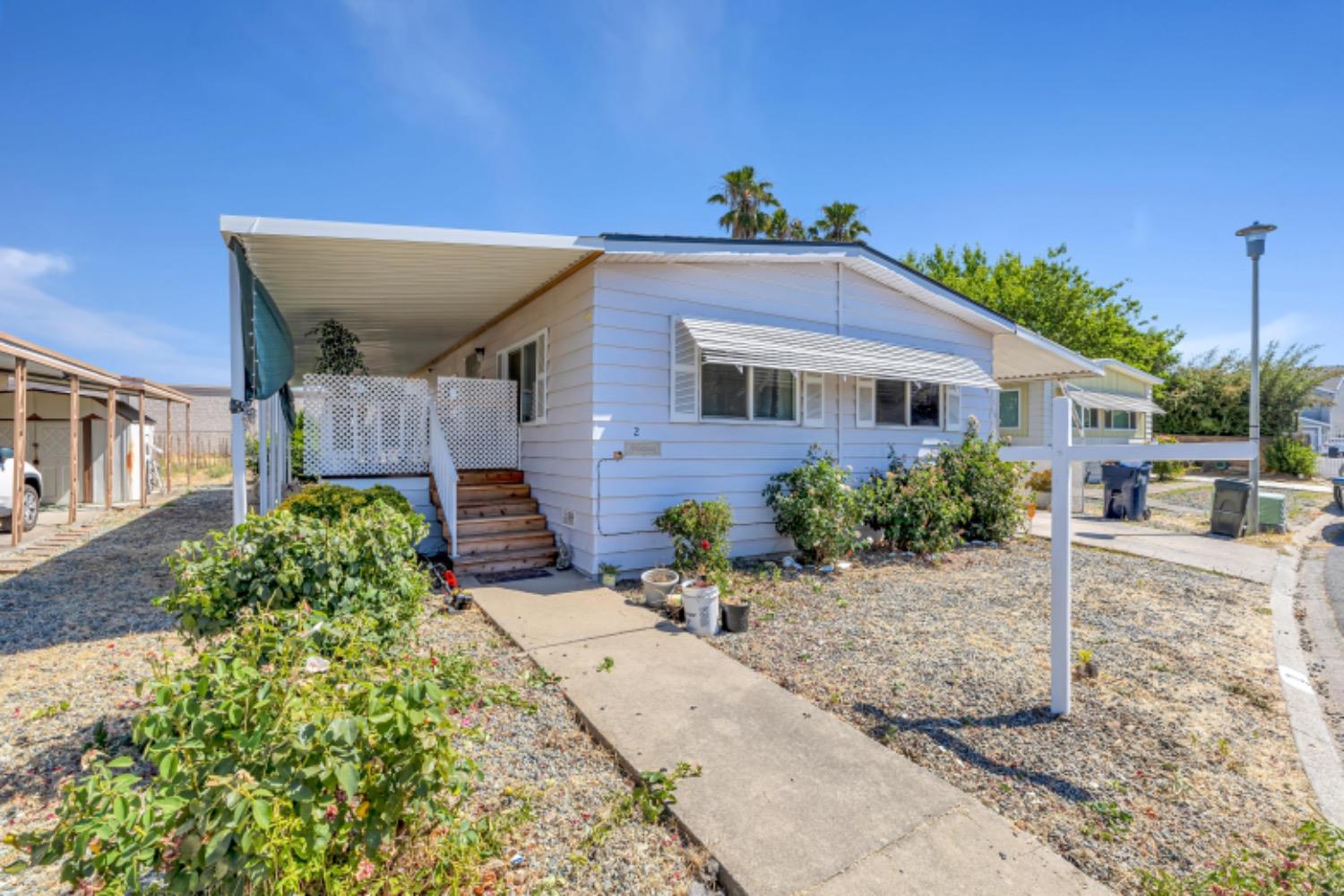 Photo 4 of 43 of 2 Bentley Avenue mobile home